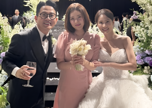 개그맨 선배 김준호-김지민 결혼식 때 부케를 받은 한윤서가 열애 중임을 고백했다./한윤서 소셜미디어