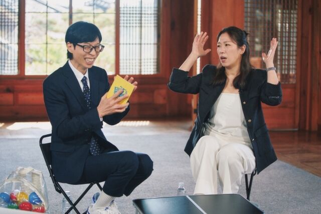 배우 염혜란이 생계형 아르바이트를 병행혔던 연극배우 시절과 15살 딸과 티격태격하는 일상을 전한다. / tvN