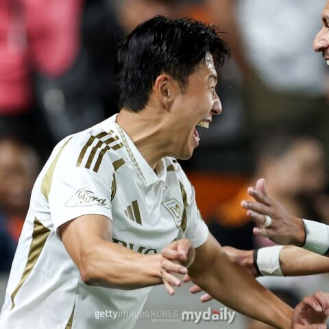 'SON 두 번째 우승 트로피에 가까워진다!'&hellip;'요리스 환상 선방쇼&rarr;부앙가 동점골' LAFC, 크루스 아술 꺾고 챔피언스컵 4강 진출 성공