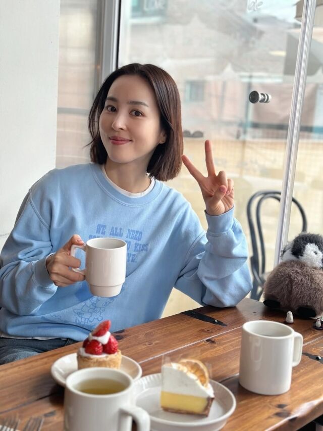 한혜진이 변함없는 청순 미모로 근황을 전했다. / 한혜진 SNS