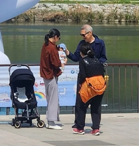 김민희, 홍상수/온라인 커뮤니티