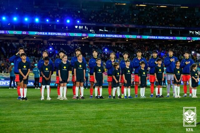 신상우 감독이 이끄는 대한민국 여자 축구대표팀이 '2026 아시아축구연맹(AFC) 여자 아시안컵' 4강전에서 일본에 1-4로 패배해 탈락했다./대한축구협회