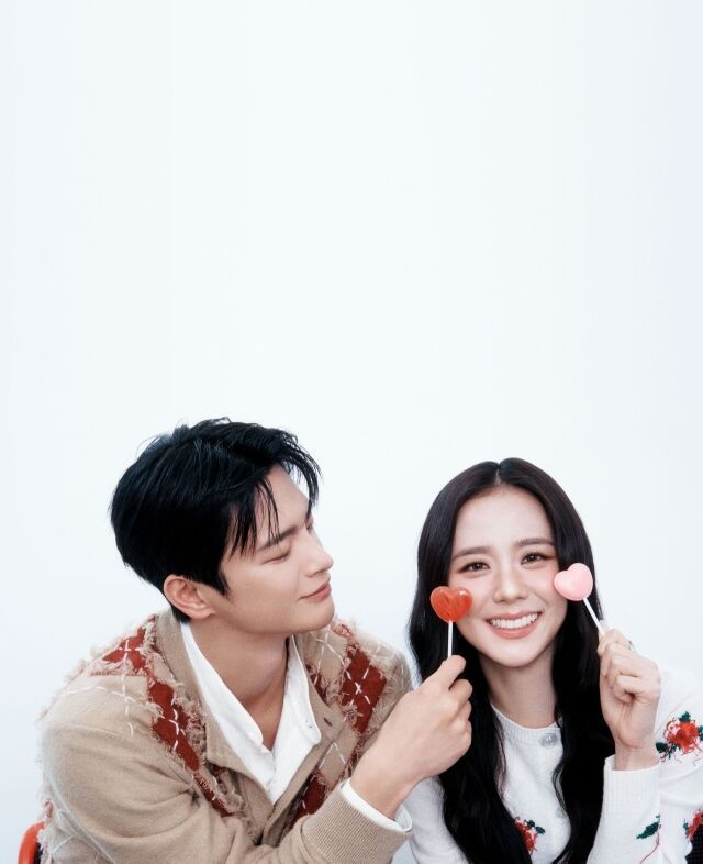 가수 겸 배우 서인국(왼쪽)과 그룹 블랙핑크 멤버 겸 배우 지수의 커플 화보 / 넷플릭스