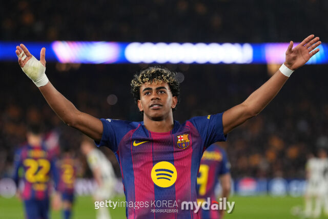 야말이 19일 뉴캐슬과 경기에서 골을 넣고 환호하고 있다. /게티이미지코리아