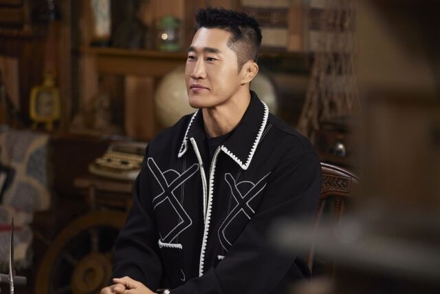 격투기 선수 출신 방송인 김동현이 '강호동네서점'을 방문한다. / 쿠팡플레이