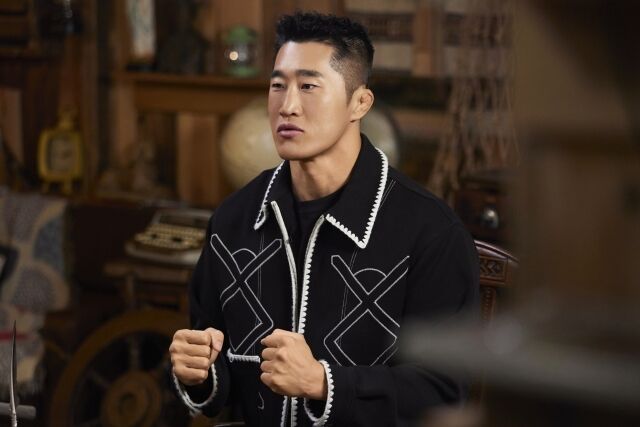 격투기 선수 출신 방송인 김동현이 '강호동네서점'을 방문한다. / 쿠팡플레이