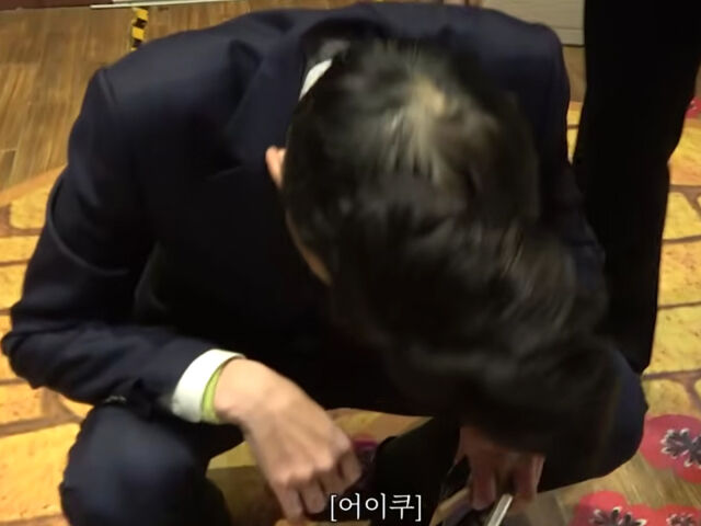 가발 아래 비어있던 두피가 드러나 모두를 놀라게 했다. / 유튜브 '윤형빈의 원펀맨'