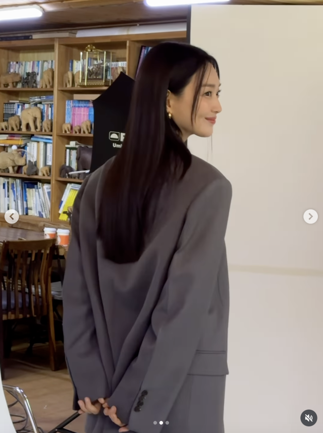 신민아가 결혼 후 더욱 물오른 미모로 시선을 사로잡았다. / 신민아 SNS