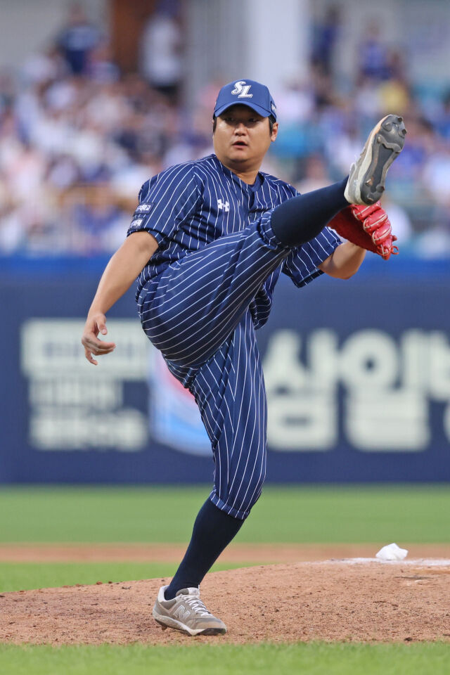 최지광 특유의 하이킥 투구폼./삼성 라이온즈