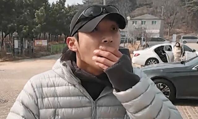 배우 배나라가 캠핑 도중에 청천벽력 같은 소식을 접한다. / MBC '나혼산'