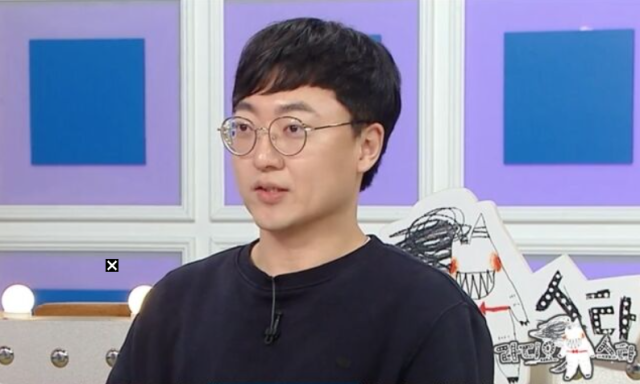 '충주맨' 출신 김선태는 700곳이 넘는 기업으로부터 콘텐츠 협업 제안을 받은 가운데 첫 광고 모델로 우리은행을 낙점해 화제를 모았다. 이어 두 번째 행보로 선택한 BBQ치킨과의 영상은 이르면 오는 4월 중에 공개될 예정이다. /MBC'라디오스타'