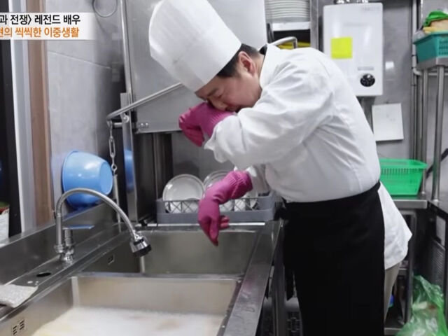 김덕현이 중식당에서 아르바이트를 하고 있다. / 유튜브 '특종세상-그때 그 사람'