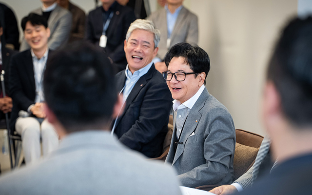 CJ그룹 이재현 회장이 서울 종로구 CJ대한통운 본사를 찾아 임직원을 만났다. /CJ그룹