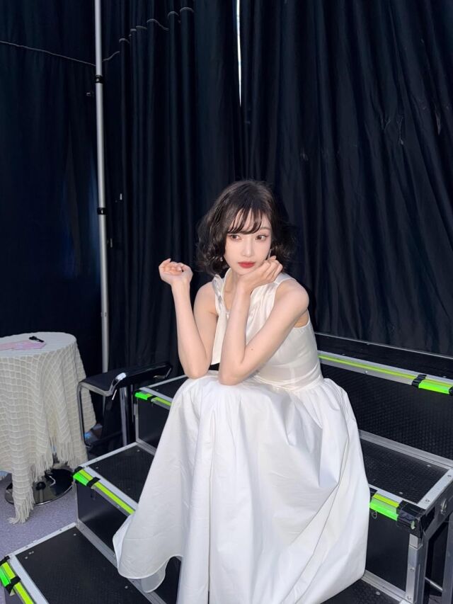 조이가 한층 물오른 미모로 시선을 사로잡았다. / 조이 SNS