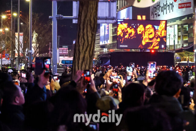 21일 오후 서울 광화문 광장에서 방탄소년단 ‘BTS 컴백 라이브: ARIRANG’ 공연이 열렸다. /유진형 기자