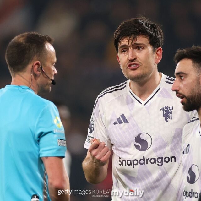 브루노 페르난데스, 해리 매과이어, 스튜어트 애트웰 주심./게티이미지코리아