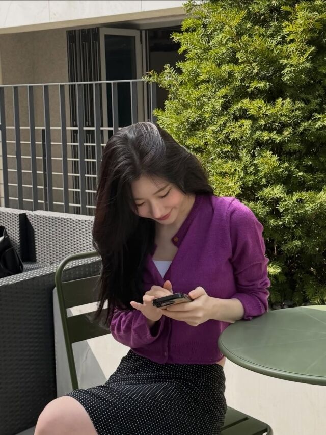 채령이 따스한 봄을 맞아 한층 물오른 미모를 자랑했다. / 채령 SNS