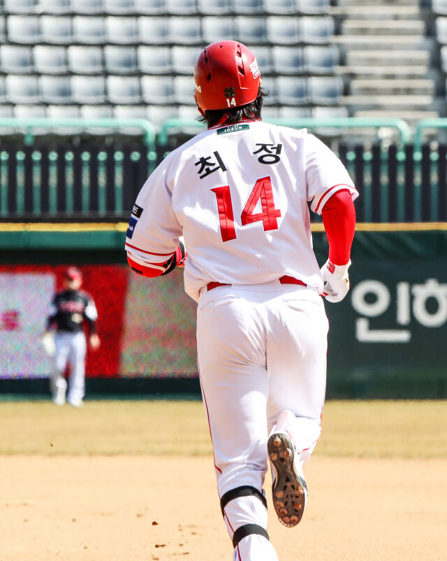 투런을 날린 최정./SSG 랜더스