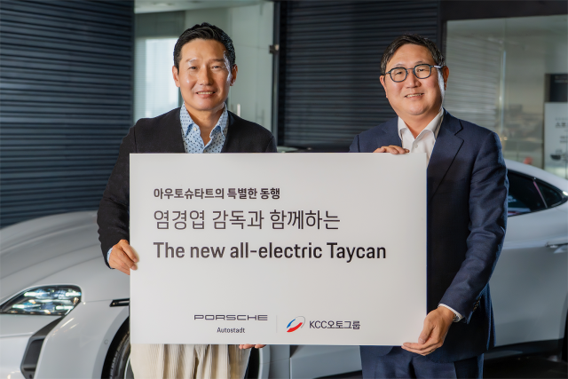 LG 염경엽 감독(왼쪽)과 아우토슈타트 이광호 대표이사./아우토슈타트