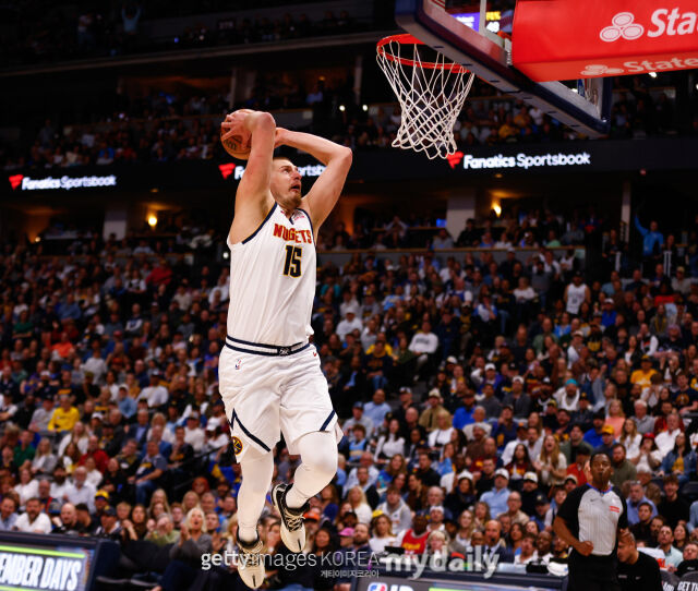 덩크하는 요키치. /게티이미지코리아