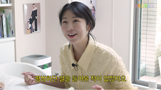 25일, 사유리의 개인 유튜브 채널 ‘사유리 임미다’에는 일본 편의점 간식을 리뷰하는 영상이 올라왔다. /유튜브 채널 ‘사유리 임미다’