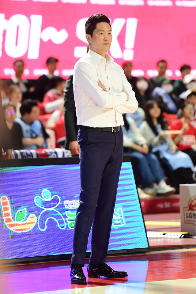 서울 SK 전희철 감독./KBL