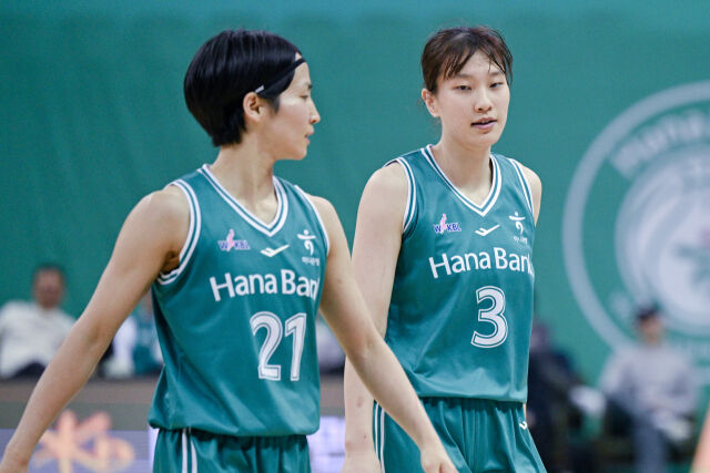 부천 하나은행이 아산 우리은행을 53-51로 제압했다./WKBL