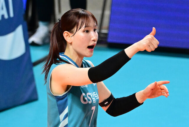 GS칼텍스 안혜진이 동료들을 격려하고 있다 / 한국배구연맹(KOVO)