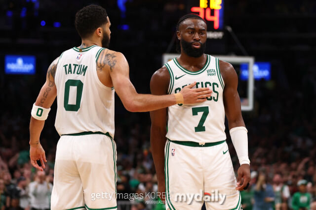 브라운(오른쪽)과 테이텀. /게티이미지코리아