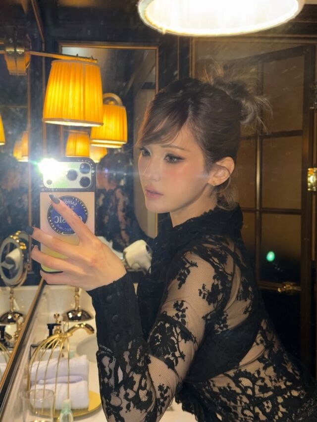 전소미가 파격적인 시스루 패션으로 성숙해진 매력을 드러냈다. / 전소미 SNS