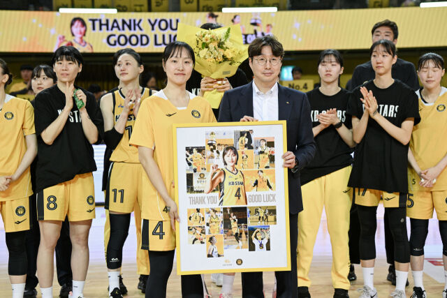 염윤아가 정든 그라운드를 떠났다./WKBL