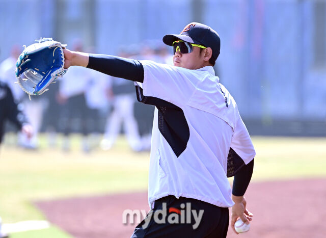 2026년 3월 28일 오후 대전 한화생명볼파크에서 ‘2026 신한 SOL KBO리그' 개막전 키움 히어로즈와 한화 이글스의 경기가 열렸다. 경기 전 한화 하주석이 훈련하고 있다./마이데일리