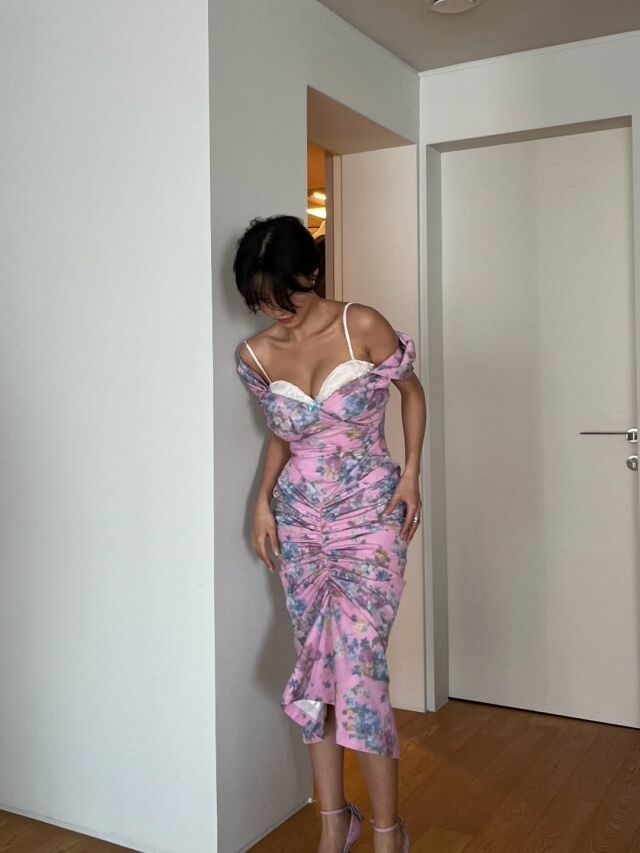 화사가 다이어트 성공 이후 한층 더 당당해진 근황을 전했다. / 화사 SNS