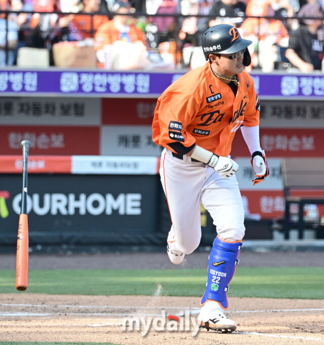 2026년 3월 28일 오후 대전 한화생명볼파크에서 열린 ‘2026 신한 SOL KBO리그' 개막전 키움 히어로즈와 한화 이글스의 경기. 한화 채은성이 6회말 1사 후 안타를 치고 있다./마이데일리