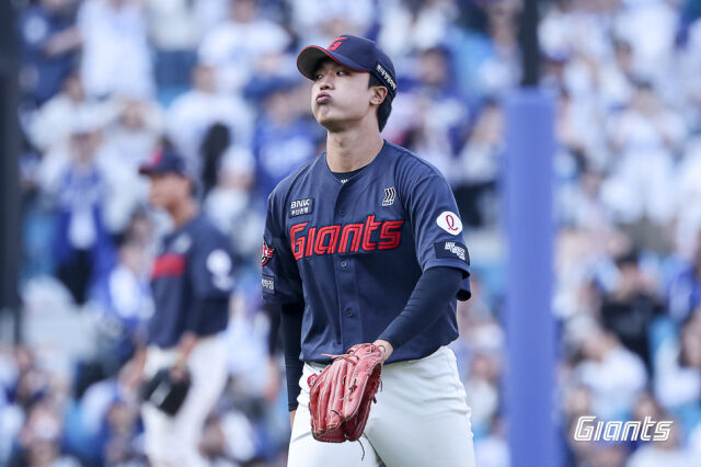 롯데 자이언츠 박정민이 데뷔전에서 세이브를 기록했다./롯데 자이언츠