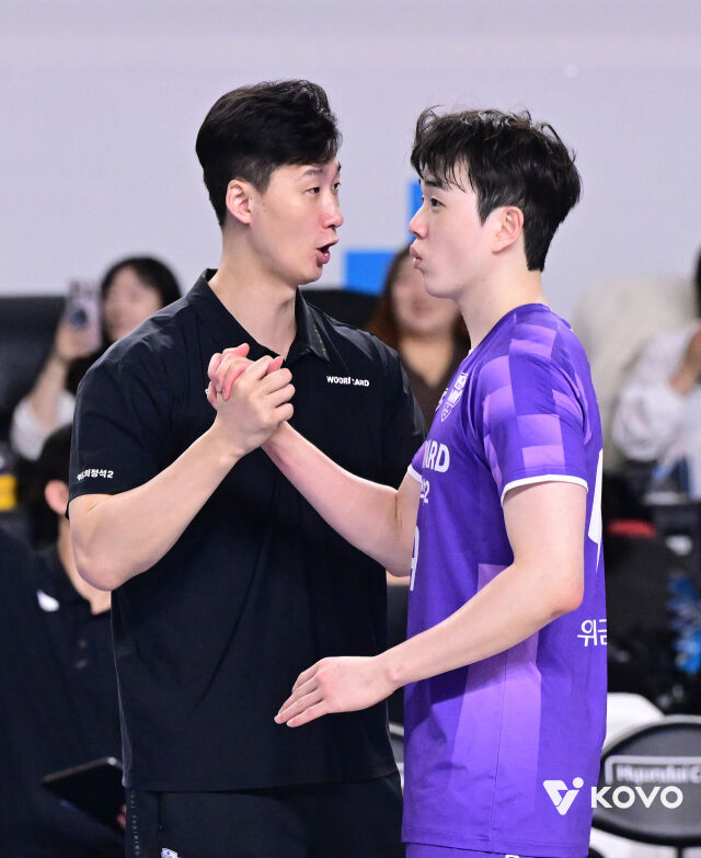 박철우 감독대행과 김지한./KOVO