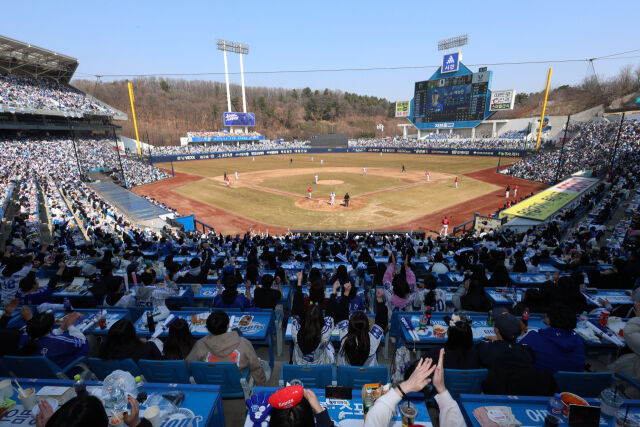 삼성 라이온즈가 2026시즌 개막 2경기 연속 매진을 달성했다./삼성 라이온즈