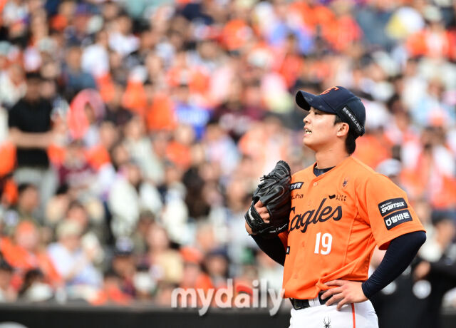 2026년 3월 29일 오후 대전 한화생명볼파크에서 열린 ‘2026 신한 SOL KBO리그' 키움 히어로즈와 한화 이글스의 경기. 한화 선발투수 왕옌청이 6회초 1사 2.3루서 키움 박찬혁에게 볼넷을 허용한 뒤 아쉬워하고 있다./마이데일리