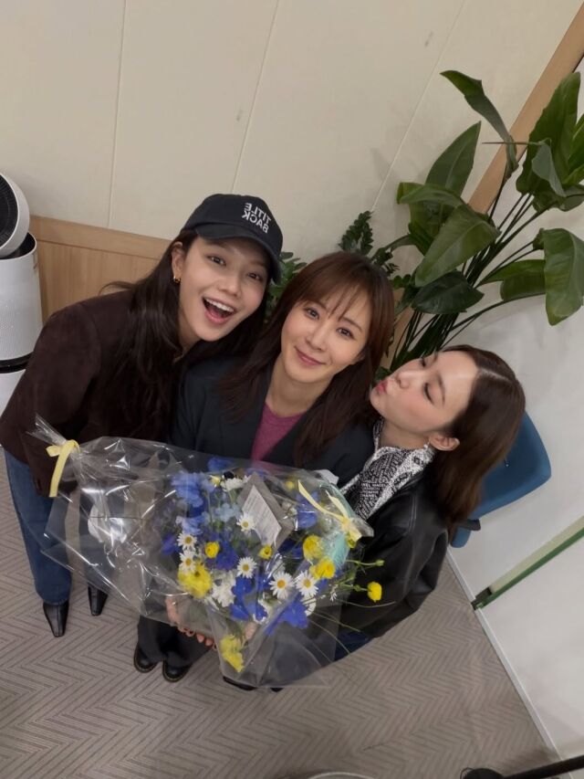 그룹 소녀시대 멤버 수영, 유리, 티파니가 한 자리에 모였다. / 티파니 소셜미디어