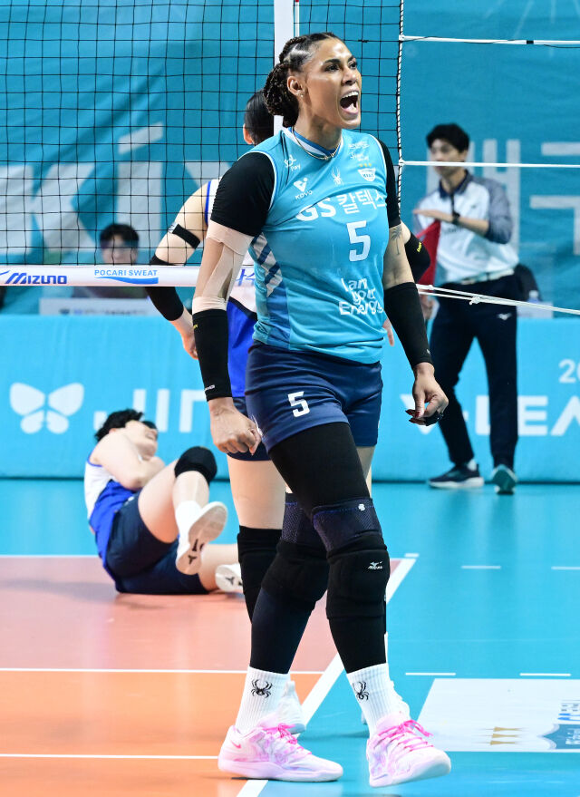 GS칼텍스 실바가 3세트 득점을 한 뒤 포효하고 있다. / 한국배구연맹(KOVO)
