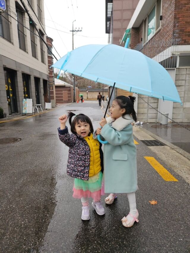 강소라가 두 딸과 함께한 일상을 공개했다. / 강소라 SNS
