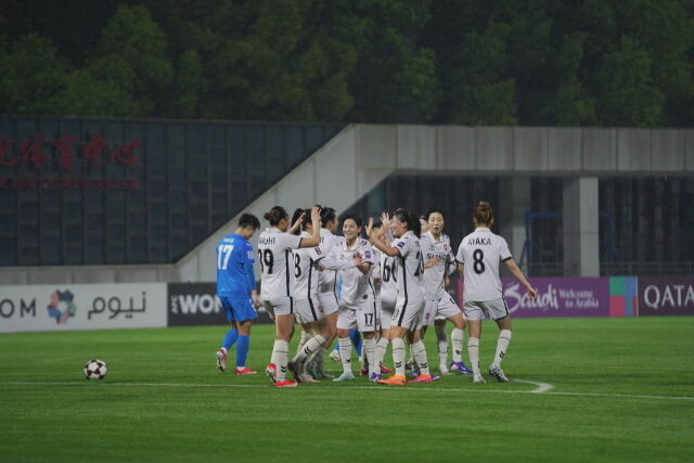 수원FC 위민이 우한을 제압하고 아시아축구연맹(AFC) 여자 챔피언스리그(AWCL) 4강에 올랐다./수원FC 위민