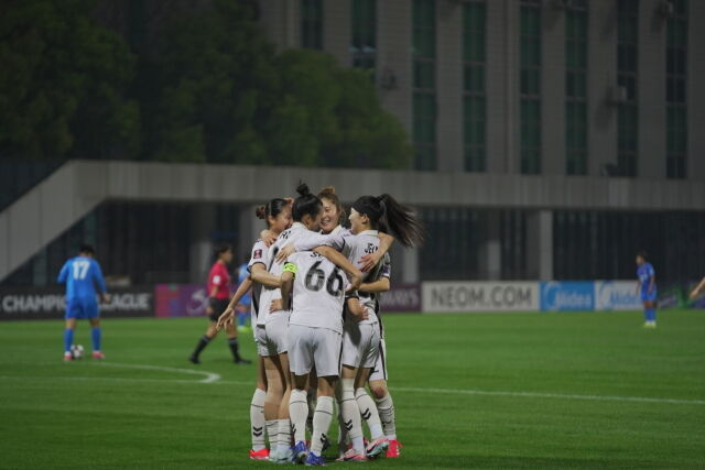 수원FC 위민이 우한을 제압하고 아시아축구연맹(AFC) 여자 챔피언스리그(AWCL) 4강에 올랐다./수원FC 위민