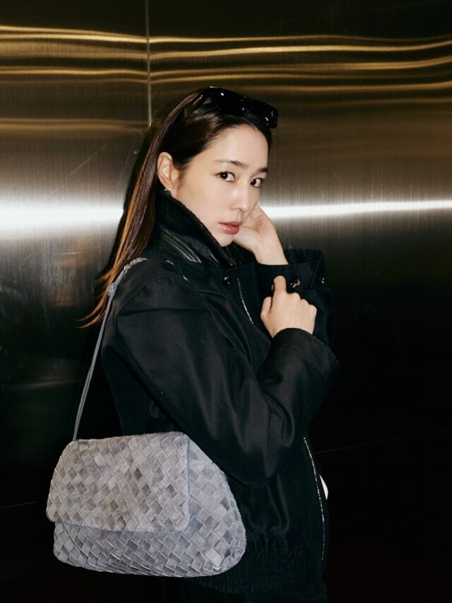 이민정이 시크한 매력으로 시선을 사로잡았다. / 이민정 SNS