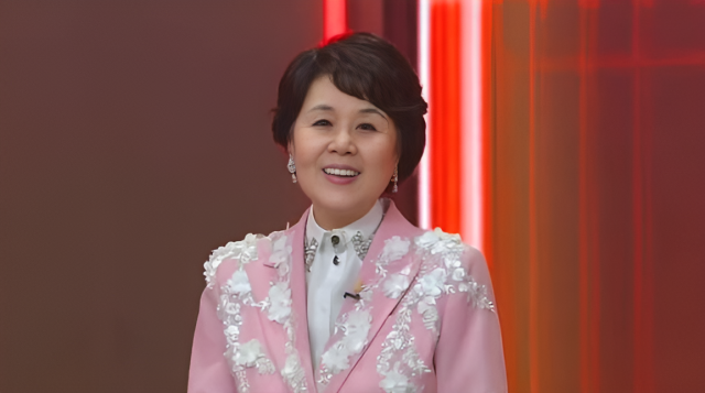 31일 첫 방송되는 '히든싱어8' 1회에서는 독보적인 보이스를 지닌 싱어송라이터 심수봉이 원조 가수로 등장해 예측 불허의 승부를 펼칠 예정이다./JTBC '히든싱어'