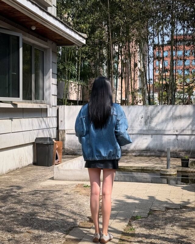 장윤주가 독보적인 자기 관리로 완성한 늘씬한 몸매를 뽐냈다. / 장윤주 SNS