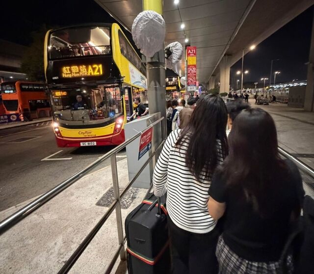 홍콩공항에서 침사추이로 가는 2층버스. /이지혜 기자