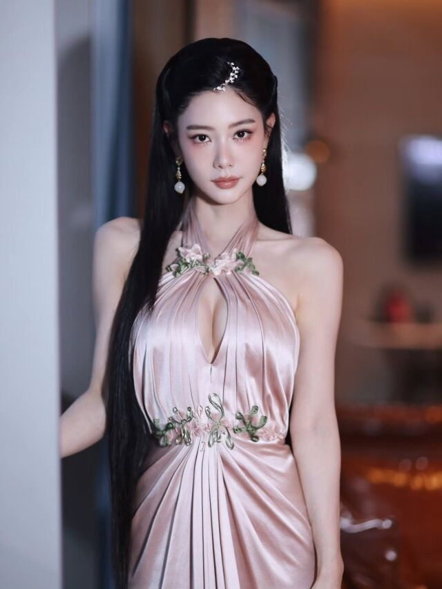 클라라가 시상식에서 눈부신 비주얼로 시선을 사로잡았다. / 클라라 SNS