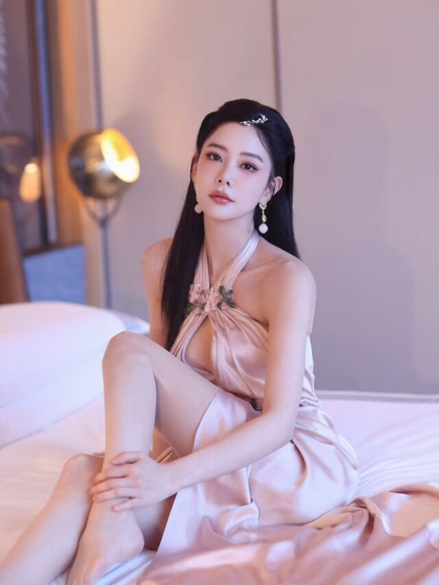 클라라가 시상식에서 눈부신 비주얼로 시선을 사로잡았다. / 클라라 SNS