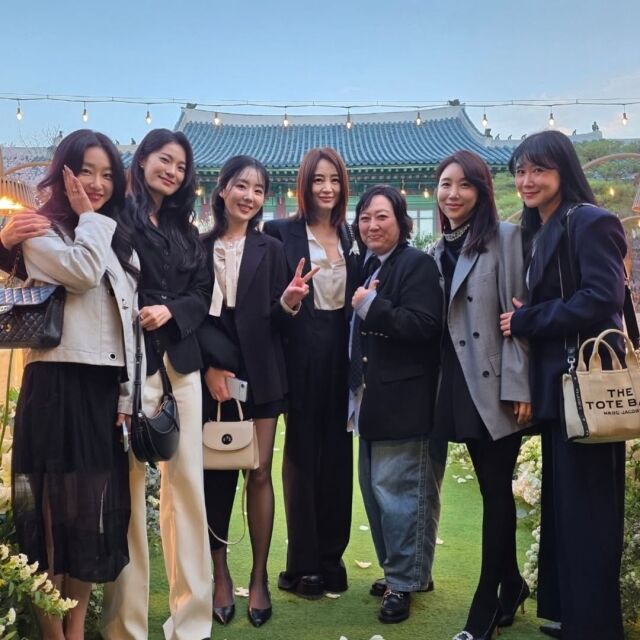 드라마 '슈룹' 배우진이 배우 이화겸의 결혼식에 맞춰 한 자리에 모였다. / 신수정 소셜미디어